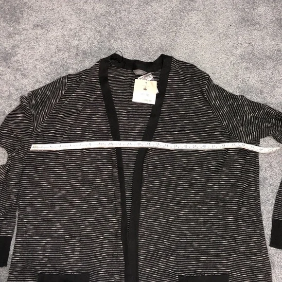 Women’s sweater size 2X black/white black ribbed cuffs & hem NWT - Picture 4 of 6